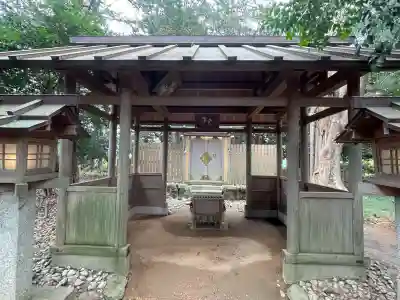 上長屋神社の{uncategorized: "未分類", other: "その他", undefined: "問題あり", building: "その他建物", grave: "お墓", sacred_gate: "鳥居", guardian: "狛犬", statue: "像", buddha: "仏像", history: "歴史", nature: "自然", garden: "庭園", animal: "動物", pagoda: "塔", temizu: "手水舎", mountain_gate: "山門・神門", sanctuary: "本殿・本堂", subordinate: "末社・摂社", art: "芸術", scenery: "景色", jizo: "地蔵", ema: "絵馬", goshuin: "御朱印", omikuji: "おみくじ", items: "授与品その他", amulet: "お守り", goshuincho: "御朱印帳", eats: "食事", festival: "お祭り", votive_dance: "神楽", shichigosan: "七五三参", wedding: "結婚式", experience: "体験その他", initially: "初詣", around: "周辺", anti_infection: "感染症対策"}
