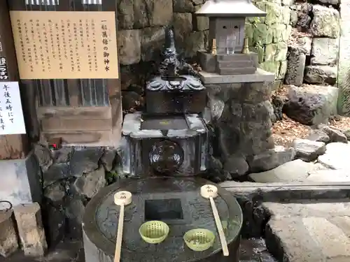 品川神社の手水舎