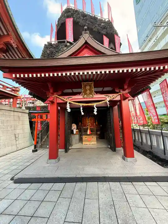 東京羽田 穴守稲荷神社の{uncategorized: "未分類", other: "その他", undefined: "問題あり", building: "その他建物", grave: "お墓", sacred_gate: "鳥居", guardian: "狛犬", statue: "像", buddha: "仏像", history: "歴史", nature: "自然", garden: "庭園", animal: "動物", pagoda: "塔", temizu: "手水舎", mountain_gate: "山門・神門", sanctuary: "本殿・本堂", subordinate: "末社・摂社", art: "芸術", scenery: "景色", jizo: "地蔵", ema: "絵馬", goshuin: "御朱印", omikuji: "おみくじ", items: "授与品その他", amulet: "お守り", goshuincho: "御朱印帳", eats: "食事", festival: "お祭り", votive_dance: "神楽", shichigosan: "七五三参", wedding: "結婚式", experience: "体験その他", initially: "初詣", around: "周辺", anti_infection: "感染症対策"}
