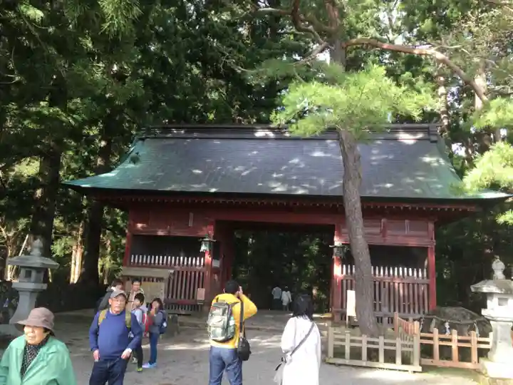 出羽神社(出羽三山神社)~三神合祭殿~の山門・神門