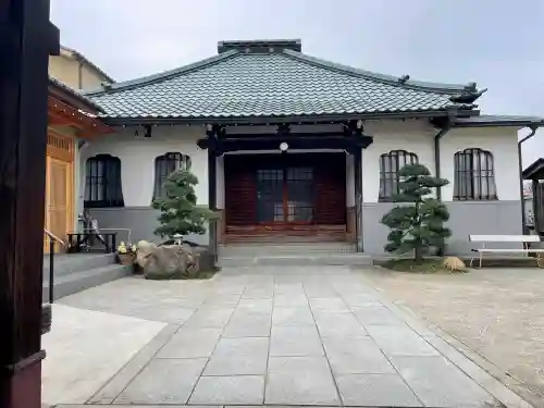 本通寺の{uncategorized: "未分類", other: "その他", undefined: "問題あり", building: "その他建物", grave: "お墓", sacred_gate: "鳥居", guardian: "狛犬", statue: "像", buddha: "仏像", history: "歴史", nature: "自然", garden: "庭園", animal: "動物", pagoda: "塔", temizu: "手水舎", mountain_gate: "山門・神門", sanctuary: "本殿・本堂", subordinate: "末社・摂社", art: "芸術", scenery: "景色", jizo: "地蔵", ema: "絵馬", goshuin: "御朱印", omikuji: "おみくじ", items: "授与品その他", amulet: "お守り", goshuincho: "御朱印帳", eats: "食事", festival: "お祭り", votive_dance: "神楽", shichigosan: "七五三参", wedding: "結婚式", experience: "体験その他", initially: "初詣", around: "周辺", anti_infection: "感染症対策"}