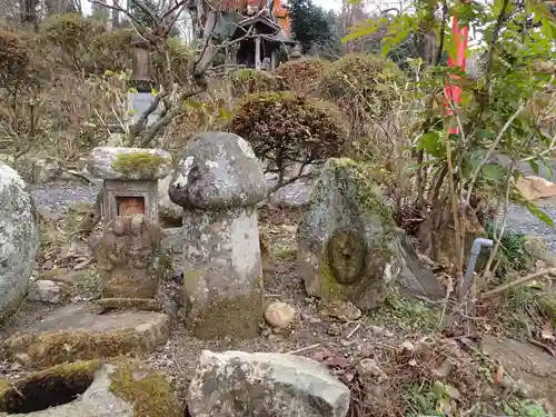 三春駒神社の建物その他