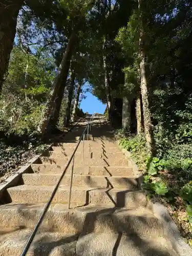 糸島市宇美八幡宮の{uncategorized: "未分類", other: "その他", undefined: "問題あり", building: "その他建物", grave: "お墓", sacred_gate: "鳥居", guardian: "狛犬", statue: "像", buddha: "仏像", history: "歴史", nature: "自然", garden: "庭園", animal: "動物", pagoda: "塔", temizu: "手水舎", mountain_gate: "山門・神門", sanctuary: "本殿・本堂", subordinate: "末社・摂社", art: "芸術", scenery: "景色", jizo: "地蔵", ema: "絵馬", goshuin: "御朱印", omikuji: "おみくじ", items: "授与品その他", amulet: "お守り", goshuincho: "御朱印帳", eats: "食事", festival: "お祭り", votive_dance: "神楽", shichigosan: "七五三参", wedding: "結婚式", experience: "体験その他", initially: "初詣", around: "周辺", anti_infection: "感染症対策"}