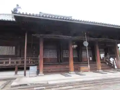 西大寺の本殿・本堂