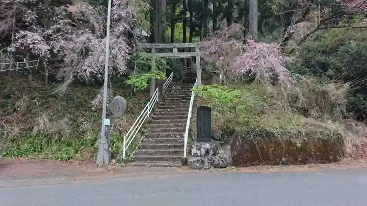 荒沢不動尊の鳥居