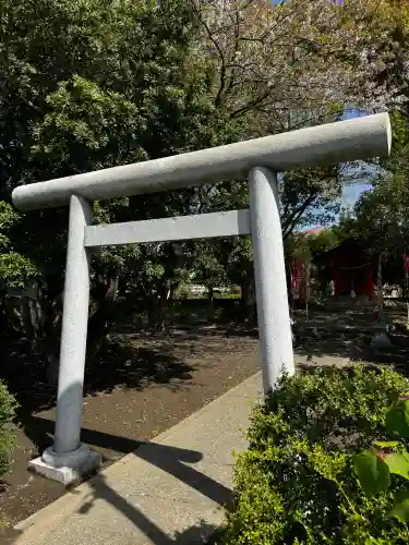 経六稲荷社の{uncategorized: "未分類", other: "その他", undefined: "問題あり", building: "その他建物", grave: "お墓", sacred_gate: "鳥居", guardian: "狛犬", statue: "像", buddha: "仏像", history: "歴史", nature: "自然", garden: "庭園", animal: "動物", pagoda: "塔", temizu: "手水舎", mountain_gate: "山門・神門", sanctuary: "本殿・本堂", subordinate: "末社・摂社", art: "芸術", scenery: "景色", jizo: "地蔵", ema: "絵馬", goshuin: "御朱印", omikuji: "おみくじ", items: "授与品その他", amulet: "お守り", goshuincho: "御朱印帳", eats: "食事", festival: "お祭り", votive_dance: "神楽", shichigosan: "七五三参", wedding: "結婚式", experience: "体験その他", initially: "初詣", around: "周辺", anti_infection: "感染症対策"}