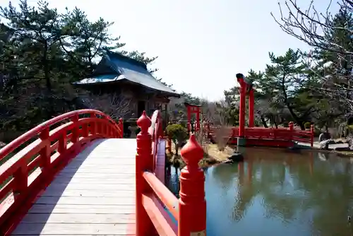 高山稲荷神社の庭園