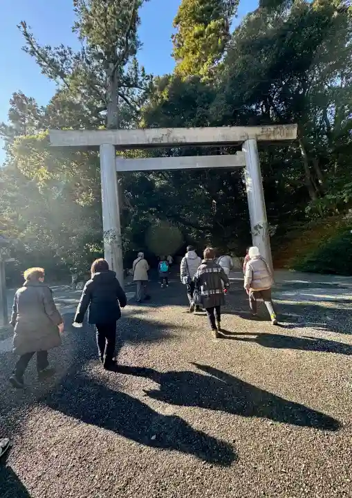 伊勢神宮外宮(豊受大神宮)の{uncategorized: "未分類", other: "その他", undefined: "問題あり", building: "その他建物", grave: "お墓", sacred_gate: "鳥居", guardian: "狛犬", statue: "像", buddha: "仏像", history: "歴史", nature: "自然", garden: "庭園", animal: "動物", pagoda: "塔", temizu: "手水舎", mountain_gate: "山門・神門", sanctuary: "本殿・本堂", subordinate: "末社・摂社", art: "芸術", scenery: "景色", jizo: "地蔵", ema: "絵馬", goshuin: "御朱印", omikuji: "おみくじ", items: "授与品その他", amulet: "お守り", goshuincho: "御朱印帳", eats: "食事", festival: "お祭り", votive_dance: "神楽", shichigosan: "七五三参", wedding: "結婚式", experience: "体験その他", initially: "初詣", around: "周辺", anti_infection: "感染症対策"}