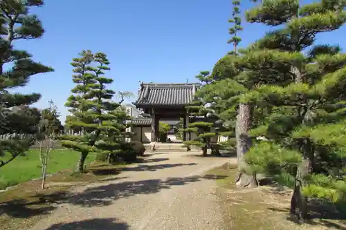 永泉寺の山門