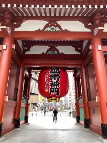 浅草寺の山門