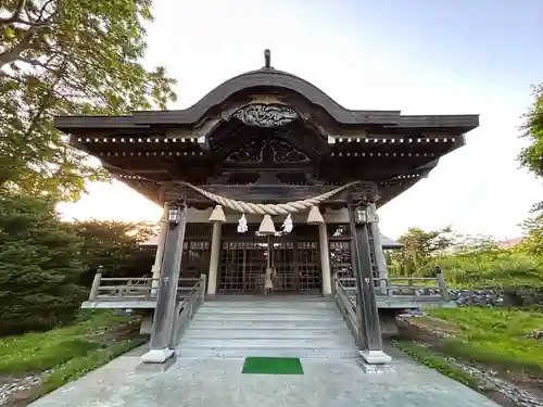 靜内神社の本殿