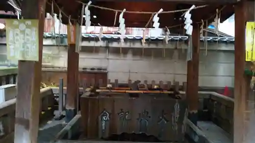 小野照崎神社の手水舎