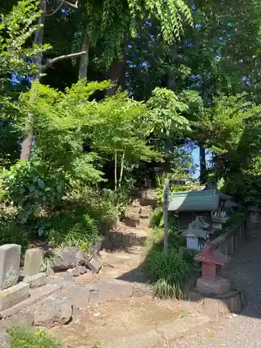 尾曳稲荷神社の庭園