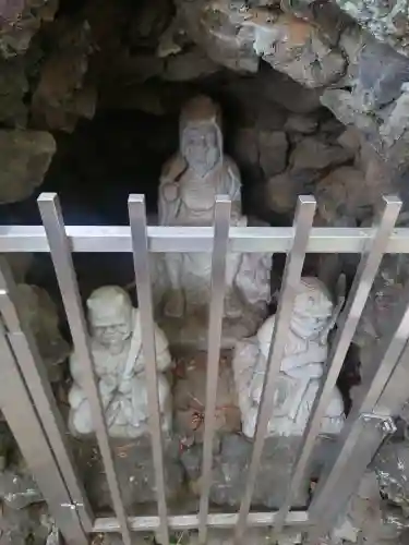 品川神社の{uncategorized: "未分類", other: "その他", undefined: "問題あり", building: "その他建物", grave: "お墓", sacred_gate: "鳥居", guardian: "狛犬", statue: "像", buddha: "仏像", history: "歴史", nature: "自然", garden: "庭園", animal: "動物", pagoda: "塔", temizu: "手水舎", mountain_gate: "山門・神門", sanctuary: "本殿・本堂", subordinate: "末社・摂社", art: "芸術", scenery: "景色", jizo: "地蔵", ema: "絵馬", goshuin: "御朱印", omikuji: "おみくじ", items: "授与品その他", amulet: "お守り", goshuincho: "御朱印帳", eats: "食事", festival: "お祭り", votive_dance: "神楽", shichigosan: "七五三参", wedding: "結婚式", experience: "体験その他", initially: "初詣", around: "周辺", anti_infection: "感染症対策"}