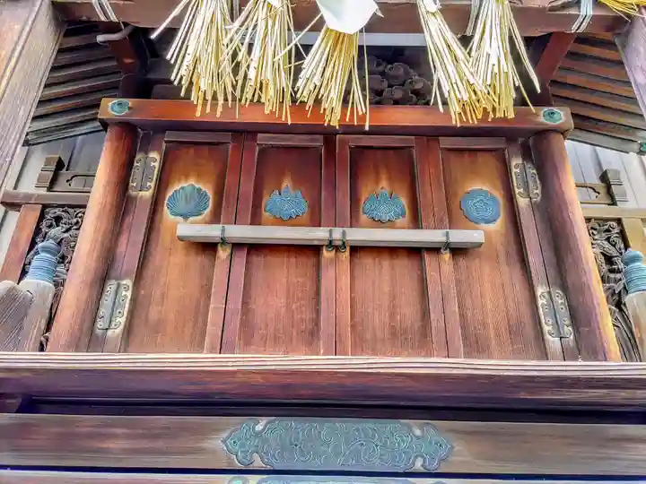 屋根神様の本殿・本堂