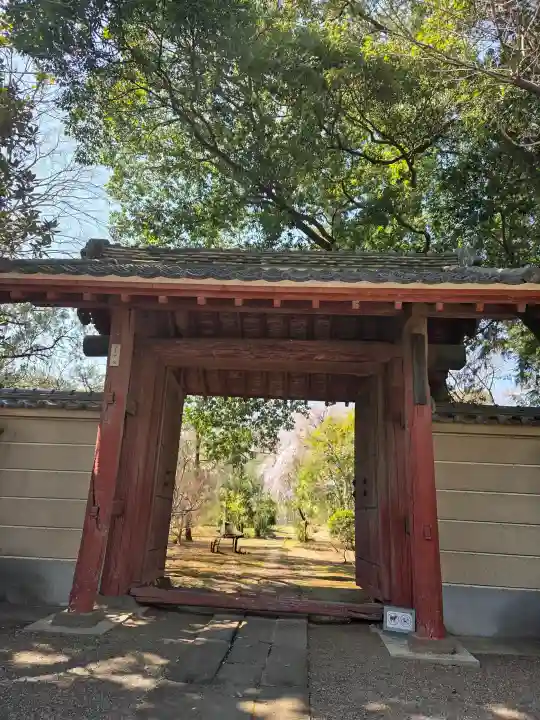 中院の{uncategorized: "未分類", other: "その他", undefined: "問題あり", building: "その他建物", grave: "お墓", sacred_gate: "鳥居", guardian: "狛犬", statue: "像", buddha: "仏像", history: "歴史", nature: "自然", garden: "庭園", animal: "動物", pagoda: "塔", temizu: "手水舎", mountain_gate: "山門・神門", sanctuary: "本殿・本堂", subordinate: "末社・摂社", art: "芸術", scenery: "景色", jizo: "地蔵", ema: "絵馬", goshuin: "御朱印", omikuji: "おみくじ", items: "授与品その他", amulet: "お守り", goshuincho: "御朱印帳", eats: "食事", festival: "お祭り", votive_dance: "神楽", shichigosan: "七五三参", wedding: "結婚式", experience: "体験その他", initially: "初詣", around: "周辺", anti_infection: "感染症対策"}