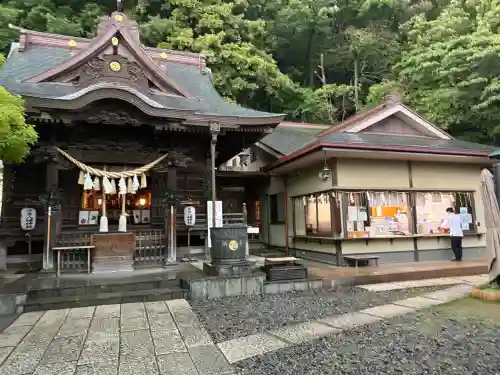 根岸八幡神社の{uncategorized: "未分類", other: "その他", undefined: "問題あり", building: "その他建物", grave: "お墓", sacred_gate: "鳥居", guardian: "狛犬", statue: "像", buddha: "仏像", history: "歴史", nature: "自然", garden: "庭園", animal: "動物", pagoda: "塔", temizu: "手水舎", mountain_gate: "山門・神門", sanctuary: "本殿・本堂", subordinate: "末社・摂社", art: "芸術", scenery: "景色", jizo: "地蔵", ema: "絵馬", goshuin: "御朱印", omikuji: "おみくじ", items: "授与品その他", amulet: "お守り", goshuincho: "御朱印帳", eats: "食事", festival: "お祭り", votive_dance: "神楽", shichigosan: "七五三参", wedding: "結婚式", experience: "体験その他", initially: "初詣", around: "周辺", anti_infection: "感染症対策"}