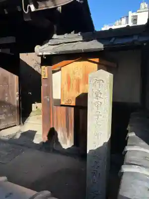 本光寺の{uncategorized: "未分類", other: "その他", undefined: "問題あり", building: "その他建物", grave: "お墓", sacred_gate: "鳥居", guardian: "狛犬", statue: "像", buddha: "仏像", history: "歴史", nature: "自然", garden: "庭園", animal: "動物", pagoda: "塔", temizu: "手水舎", mountain_gate: "山門・神門", sanctuary: "本殿・本堂", subordinate: "末社・摂社", art: "芸術", scenery: "景色", jizo: "地蔵", ema: "絵馬", goshuin: "御朱印", omikuji: "おみくじ", items: "授与品その他", amulet: "お守り", goshuincho: "御朱印帳", eats: "食事", festival: "お祭り", votive_dance: "神楽", shichigosan: "七五三参", wedding: "結婚式", experience: "体験その他", initially: "初詣", around: "周辺", anti_infection: "感染症対策"}