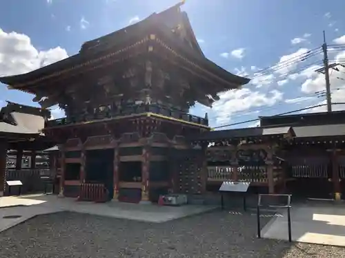 大杉神社の山門