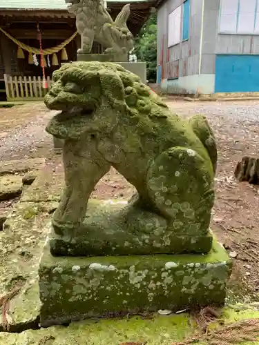 根裂神社の狛犬