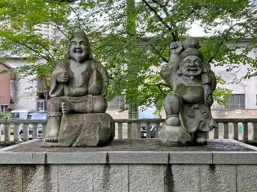 川口神社の像