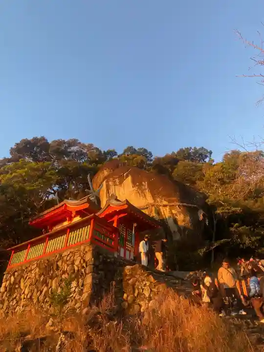 神倉神社(熊野速玉大社摂社)の{uncategorized: "未分類", other: "その他", undefined: "問題あり", building: "その他建物", grave: "お墓", sacred_gate: "鳥居", guardian: "狛犬", statue: "像", buddha: "仏像", history: "歴史", nature: "自然", garden: "庭園", animal: "動物", pagoda: "塔", temizu: "手水舎", mountain_gate: "山門・神門", sanctuary: "本殿・本堂", subordinate: "末社・摂社", art: "芸術", scenery: "景色", jizo: "地蔵", ema: "絵馬", goshuin: "御朱印", omikuji: "おみくじ", items: "授与品その他", amulet: "お守り", goshuincho: "御朱印帳", eats: "食事", festival: "お祭り", votive_dance: "神楽", shichigosan: "七五三参", wedding: "結婚式", experience: "体験その他", initially: "初詣", around: "周辺", anti_infection: "感染症対策"}