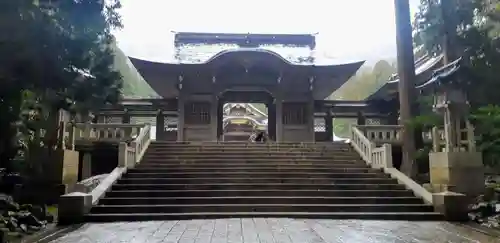 彌彦神社の山門