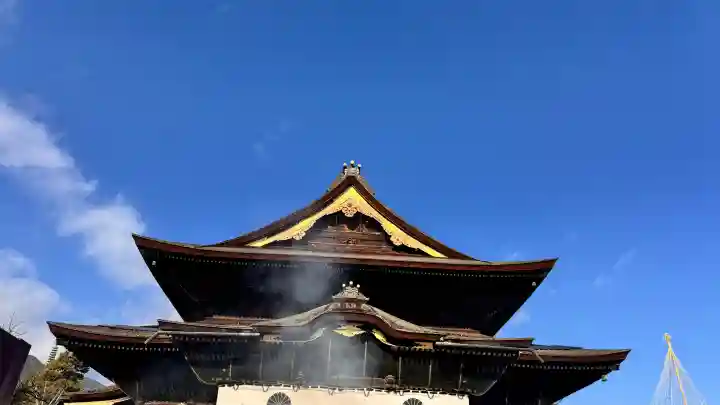 善光寺の{uncategorized: "未分類", other: "その他", undefined: "問題あり", building: "その他建物", grave: "お墓", sacred_gate: "鳥居", guardian: "狛犬", statue: "像", buddha: "仏像", history: "歴史", nature: "自然", garden: "庭園", animal: "動物", pagoda: "塔", temizu: "手水舎", mountain_gate: "山門・神門", sanctuary: "本殿・本堂", subordinate: "末社・摂社", art: "芸術", scenery: "景色", jizo: "地蔵", ema: "絵馬", goshuin: "御朱印", omikuji: "おみくじ", items: "授与品その他", amulet: "お守り", goshuincho: "御朱印帳", eats: "食事", festival: "お祭り", votive_dance: "神楽", shichigosan: "七五三参", wedding: "結婚式", experience: "体験その他", initially: "初詣", around: "周辺", anti_infection: "感染症対策"}