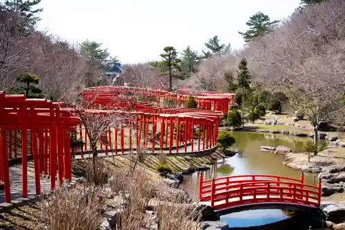 高山稲荷神社の庭園