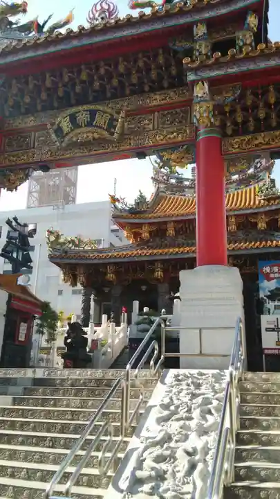 横濱関帝廟の山門・神門