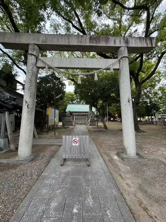 六所社(金城町)の{uncategorized: "未分類", other: "その他", undefined: "問題あり", building: "その他建物", grave: "お墓", sacred_gate: "鳥居", guardian: "狛犬", statue: "像", buddha: "仏像", history: "歴史", nature: "自然", garden: "庭園", animal: "動物", pagoda: "塔", temizu: "手水舎", mountain_gate: "山門・神門", sanctuary: "本殿・本堂", subordinate: "末社・摂社", art: "芸術", scenery: "景色", jizo: "地蔵", ema: "絵馬", goshuin: "御朱印", omikuji: "おみくじ", items: "授与品その他", amulet: "お守り", goshuincho: "御朱印帳", eats: "食事", festival: "お祭り", votive_dance: "神楽", shichigosan: "七五三参", wedding: "結婚式", experience: "体験その他", initially: "初詣", around: "周辺", anti_infection: "感染症対策"}