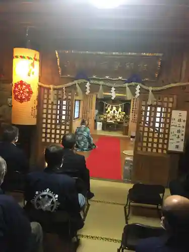 飯部磐座神社の本殿