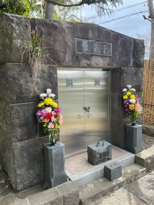 法真寺の{uncategorized: "未分類", other: "その他", undefined: "問題あり", building: "その他建物", grave: "お墓", sacred_gate: "鳥居", guardian: "狛犬", statue: "像", buddha: "仏像", history: "歴史", nature: "自然", garden: "庭園", animal: "動物", pagoda: "塔", temizu: "手水舎", mountain_gate: "山門・神門", sanctuary: "本殿・本堂", subordinate: "末社・摂社", art: "芸術", scenery: "景色", jizo: "地蔵", ema: "絵馬", goshuin: "御朱印", omikuji: "おみくじ", items: "授与品その他", amulet: "お守り", goshuincho: "御朱印帳", eats: "食事", festival: "お祭り", votive_dance: "神楽", shichigosan: "七五三参", wedding: "結婚式", experience: "体験その他", initially: "初詣", around: "周辺", anti_infection: "感染症対策"}