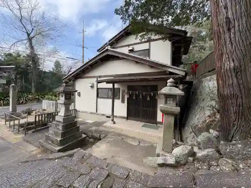 綺原坐健伊那太比賣神社の{uncategorized: "未分類", other: "その他", undefined: "問題あり", building: "その他建物", grave: "お墓", sacred_gate: "鳥居", guardian: "狛犬", statue: "像", buddha: "仏像", history: "歴史", nature: "自然", garden: "庭園", animal: "動物", pagoda: "塔", temizu: "手水舎", mountain_gate: "山門・神門", sanctuary: "本殿・本堂", subordinate: "末社・摂社", art: "芸術", scenery: "景色", jizo: "地蔵", ema: "絵馬", goshuin: "御朱印", omikuji: "おみくじ", items: "授与品その他", amulet: "お守り", goshuincho: "御朱印帳", eats: "食事", festival: "お祭り", votive_dance: "神楽", shichigosan: "七五三参", wedding: "結婚式", experience: "体験その他", initially: "初詣", around: "周辺", anti_infection: "感染症対策"}