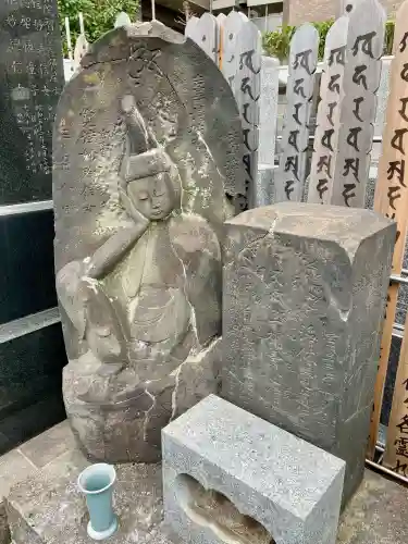 龍光寺の{uncategorized: "未分類", other: "その他", undefined: "問題あり", building: "その他建物", grave: "お墓", sacred_gate: "鳥居", guardian: "狛犬", statue: "像", buddha: "仏像", history: "歴史", nature: "自然", garden: "庭園", animal: "動物", pagoda: "塔", temizu: "手水舎", mountain_gate: "山門・神門", sanctuary: "本殿・本堂", subordinate: "末社・摂社", art: "芸術", scenery: "景色", jizo: "地蔵", ema: "絵馬", goshuin: "御朱印", omikuji: "おみくじ", items: "授与品その他", amulet: "お守り", goshuincho: "御朱印帳", eats: "食事", festival: "お祭り", votive_dance: "神楽", shichigosan: "七五三参", wedding: "結婚式", experience: "体験その他", initially: "初詣", around: "周辺", anti_infection: "感染症対策"}