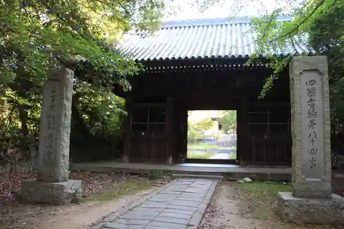 屋島寺の山門