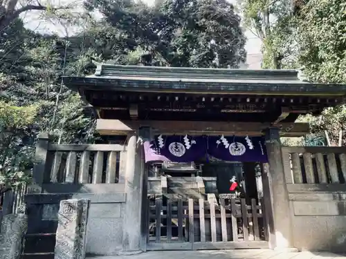 駒込稲荷神社の山門・神門