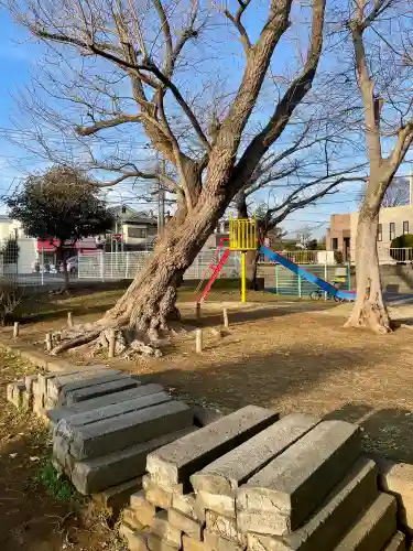 馬橋弁財天厳島神社の{uncategorized: "未分類", other: "その他", undefined: "問題あり", building: "その他建物", grave: "お墓", sacred_gate: "鳥居", guardian: "狛犬", statue: "像", buddha: "仏像", history: "歴史", nature: "自然", garden: "庭園", animal: "動物", pagoda: "塔", temizu: "手水舎", mountain_gate: "山門・神門", sanctuary: "本殿・本堂", subordinate: "末社・摂社", art: "芸術", scenery: "景色", jizo: "地蔵", ema: "絵馬", goshuin: "御朱印", omikuji: "おみくじ", items: "授与品その他", amulet: "お守り", goshuincho: "御朱印帳", eats: "食事", festival: "お祭り", votive_dance: "神楽", shichigosan: "七五三参", wedding: "結婚式", experience: "体験その他", initially: "初詣", around: "周辺", anti_infection: "感染症対策"}
