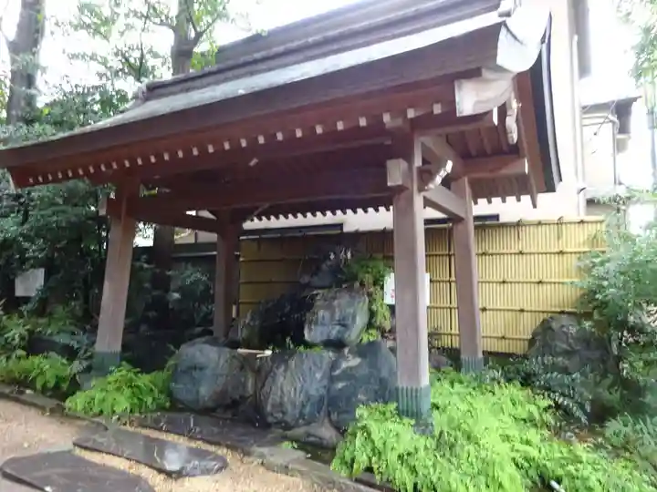 馬橋稲荷神社の手水舎