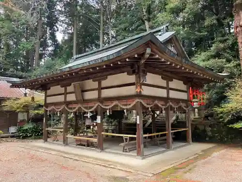 夜支布山口神社の本殿