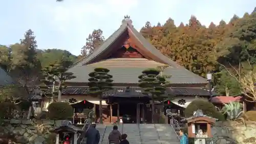 瑠璃光寺の本殿