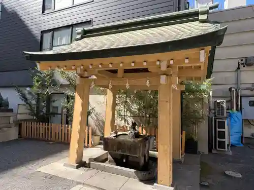 小梳神社の{uncategorized: "未分類", other: "その他", undefined: "問題あり", building: "その他建物", grave: "お墓", sacred_gate: "鳥居", guardian: "狛犬", statue: "像", buddha: "仏像", history: "歴史", nature: "自然", garden: "庭園", animal: "動物", pagoda: "塔", temizu: "手水舎", mountain_gate: "山門・神門", sanctuary: "本殿・本堂", subordinate: "末社・摂社", art: "芸術", scenery: "景色", jizo: "地蔵", ema: "絵馬", goshuin: "御朱印", omikuji: "おみくじ", items: "授与品その他", amulet: "お守り", goshuincho: "御朱印帳", eats: "食事", festival: "お祭り", votive_dance: "神楽", shichigosan: "七五三参", wedding: "結婚式", experience: "体験その他", initially: "初詣", around: "周辺", anti_infection: "感染症対策"}