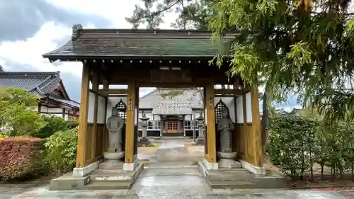 薬王山　東光寺の山門・神門