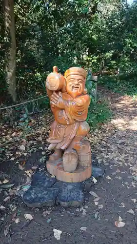 玉敷神社の像