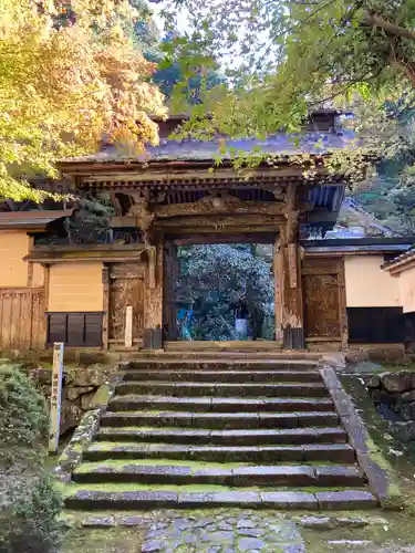 横蔵寺の山門