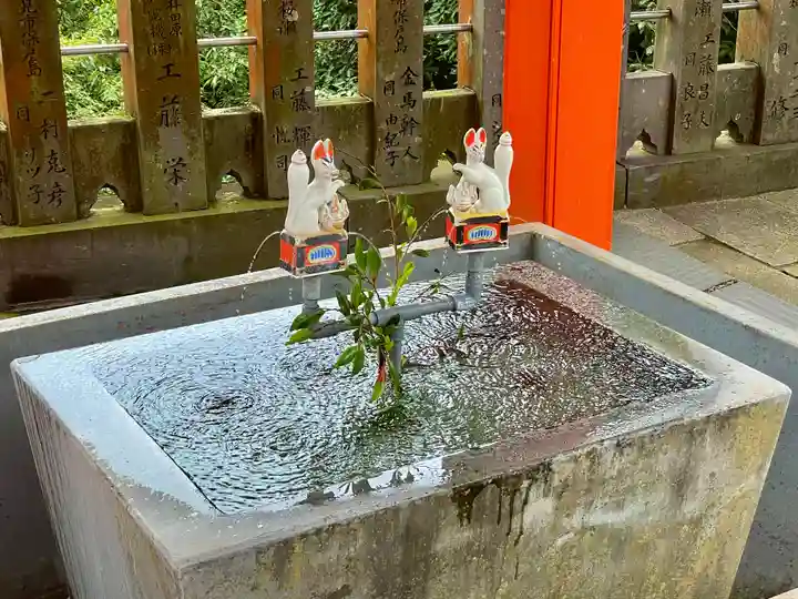 扇森稲荷神社の手水舎