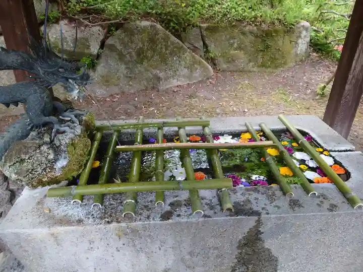 岩角山 岩角寺の手水舎