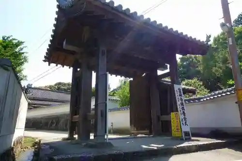 當麻寺の山門