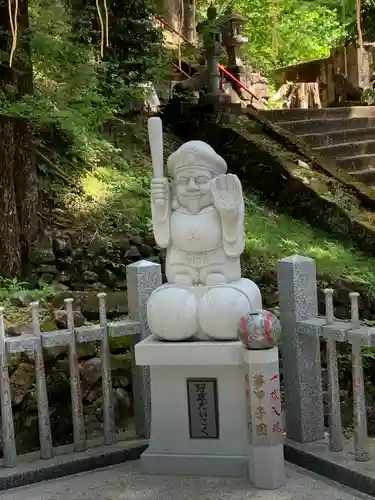 中之嶽神社の像