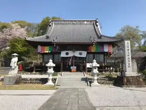 埼玉厄除け開運大師・龍泉寺（切り絵御朱印発祥の寺）の本殿